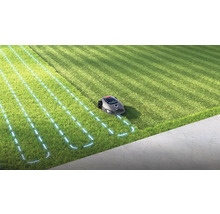 Robotická kosačka v prevádzke na trávniku