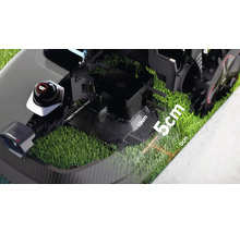 Detailný pohľad na robotickú kosačku s dĺžkou kosenia 5 až 10 cm