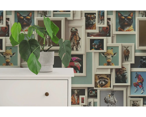 Dekoratívna tapeta so zvieracími motívmi v rámoch obrazov