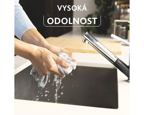 Osoba žmýka handru nad drezom, text: Vysoká odolnosť