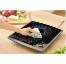 Čistenie indukčnej varnej dosky handričkou