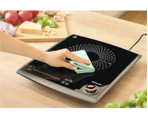 Čistenie indukčnej varnej dosky handričkou