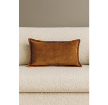 Dekoračný zamatový vankúš na pohovke