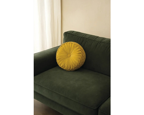 Okrúhly dekoračný vankúš na pohovke