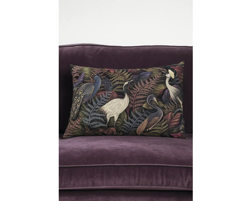 Dekoračný vankúš s vtáčím vzorom na pohovke