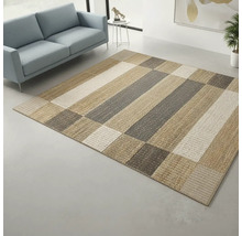 Vzorovaný koberec v obývacej izbe