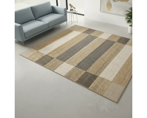 Vzorovaný koberec v obývacej izbe