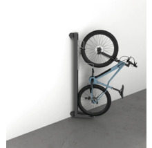 Zdvihák na bicykle s dvomi bicyklami namontovaný na stene