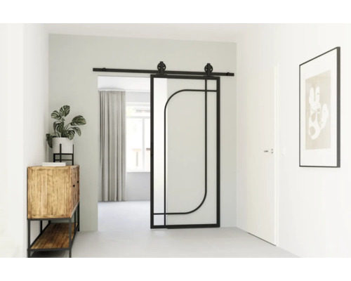 Chodba s posuvnými dverami, komodou a izbovou rastlinou