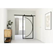 Izba s posuvnými dverami, príborníkom a dekoráciou pre moderné bývanie