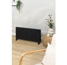 Čierny radiátor v obývacej izbe