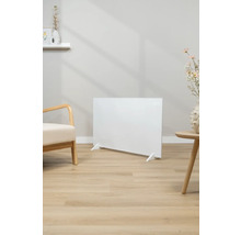 Biely radiátor vo svetlej miestnosti