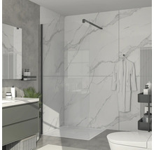 Svetlá kúpeľňa so sprchou, umývadlom a toaletou