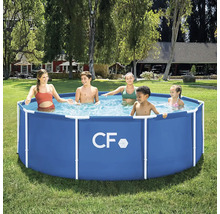 Scéna s rodinou zabávajúcou sa v okrúhlom bazéne s oceľovým rámom v záhrade