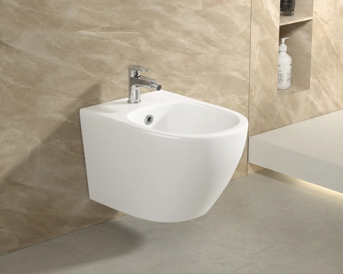 Závesný bidet s vodovodnou batériou v kúpeľni