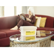 Vedro s protiplesňovým prostriedkom Abamal Proti plísním na stole