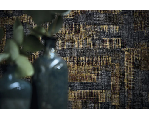 Detail štruktúrovanej tapety s vodorovnými a zvislými líniami