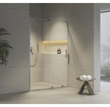 Moderný sprchovací kút so sklenenými dverami a dažďovou sprchou vo svetlej kúpeľni.