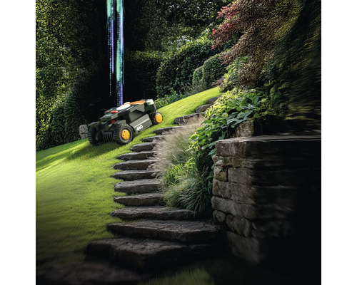 Scéna s robotickou kosačkou v záhrade s kamenným schodiskom a bujnou vegetáciou
