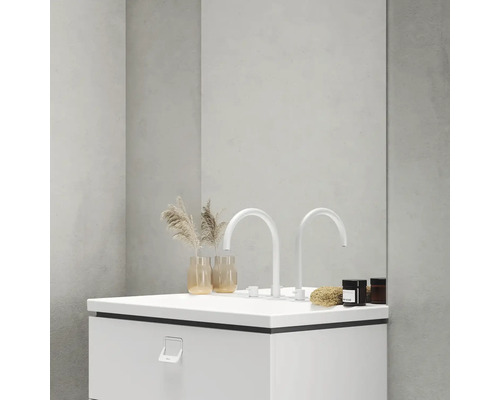 Kúpeľňová skrinka s umývadlom, batériami a zrkadlom