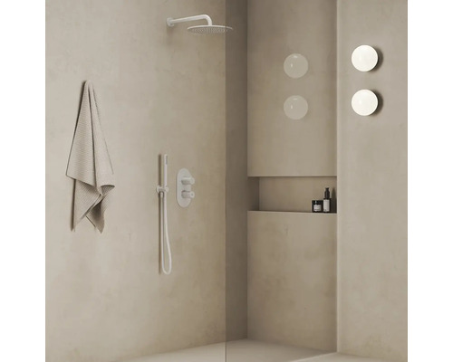 Sprchovací kút so stropnou sprchou, ručnou sprchou, termostatom a uterákom