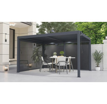 Moderná sivá pergola s jedálenským stolom a stoličkami v záhrade