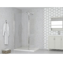 Kúpeľňa so sprchovacou zástenou, skrinkou pod umývadlo a uterákom