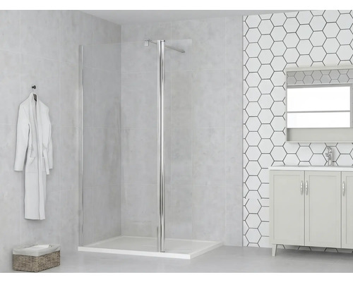 Kúpeľňa so sprchovacou zástenou, skrinkou pod umývadlo a uterákom