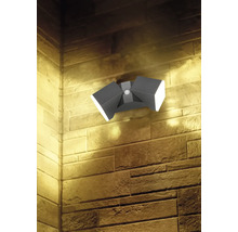 Vonkajšie nástenné svietidlo so snímačom pohybu na kamennej stene