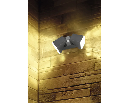 Vonkajšie nástenné svietidlo so snímačom pohybu na kamennej stene