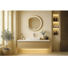 Moderná kúpeľňa s umývadlom, okrúhlym zrkadlom a dekoratívnymi prvkami pre štýlové prostredie