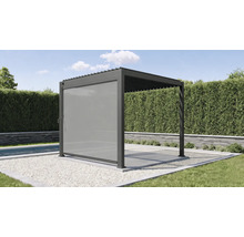 Moderná pergola s bočným dielom v záhradnej oblasti