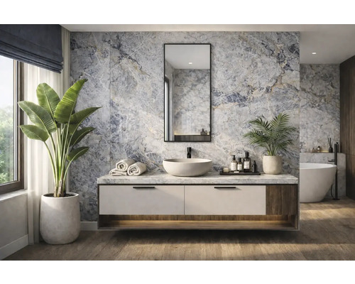 Kúpeľňa s umývadlom, zrkadlom, rastlinami a vaňou.