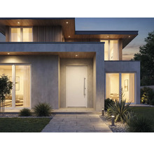 Moderný dom so vstupnými dverami, oknami a vonkajším osvetlením