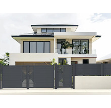 Moderný dom s posuvnou bránou a plotom