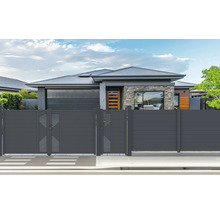 Moderný dom s šedým oplotením a posuvnou bránou