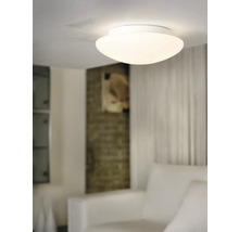 Stropné svietidlo v obývacej izbe