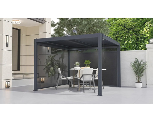 Záhradná scéna s altánkom, jedálenským stolom a stoličkami