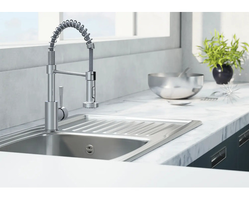 Kuchynský drez s batériou a špirálovou výtokovou hadicou