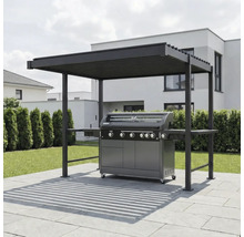 Gril s prístreškom v záhrade