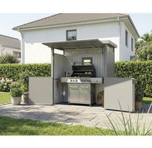 Vonkajšia fotografia grilovacieho miesta s vonkajšou kuchyňou a grilom v záhrade.