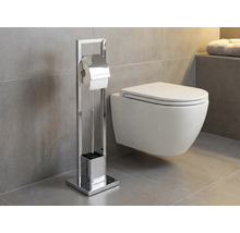 Toaleta s voľne stojacim držiakom toaletného papiera a toaletnou kefou v kúpeľni