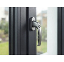 Detail okenného kľučky na okne