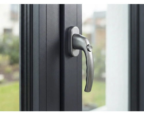 Detail okenného kľučky na okne