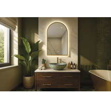 Kúpeľňa s umývadlom, zrkadlom a rastlinou pre svetlé a priestranné prostredie.