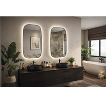 Kúpeľňa s umývadlovou skrinkou, dvoma umývadlami a dvoma osvetlenými zrkadlami