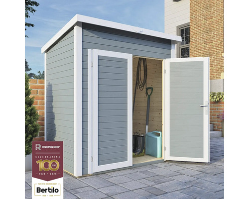 Záhradná búda s otvorenými dverami, záhradné náradie vnútri