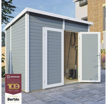 Drevená záhradná búda s dvojkrídlovými dverami a náradím vnútri