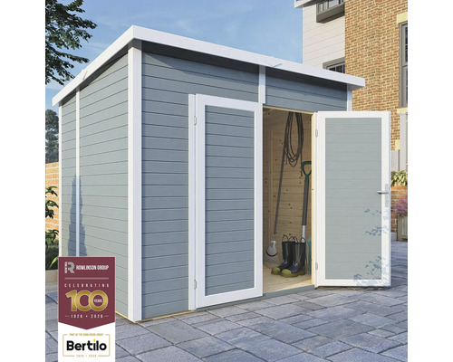 Drevená záhradná búda s dvojkrídlovými dverami a náradím vnútri