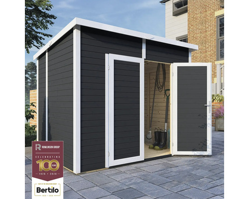 Záhradný domček s otvorenými dvojkrídlovými dverami na uskladnenie záhradného náradia